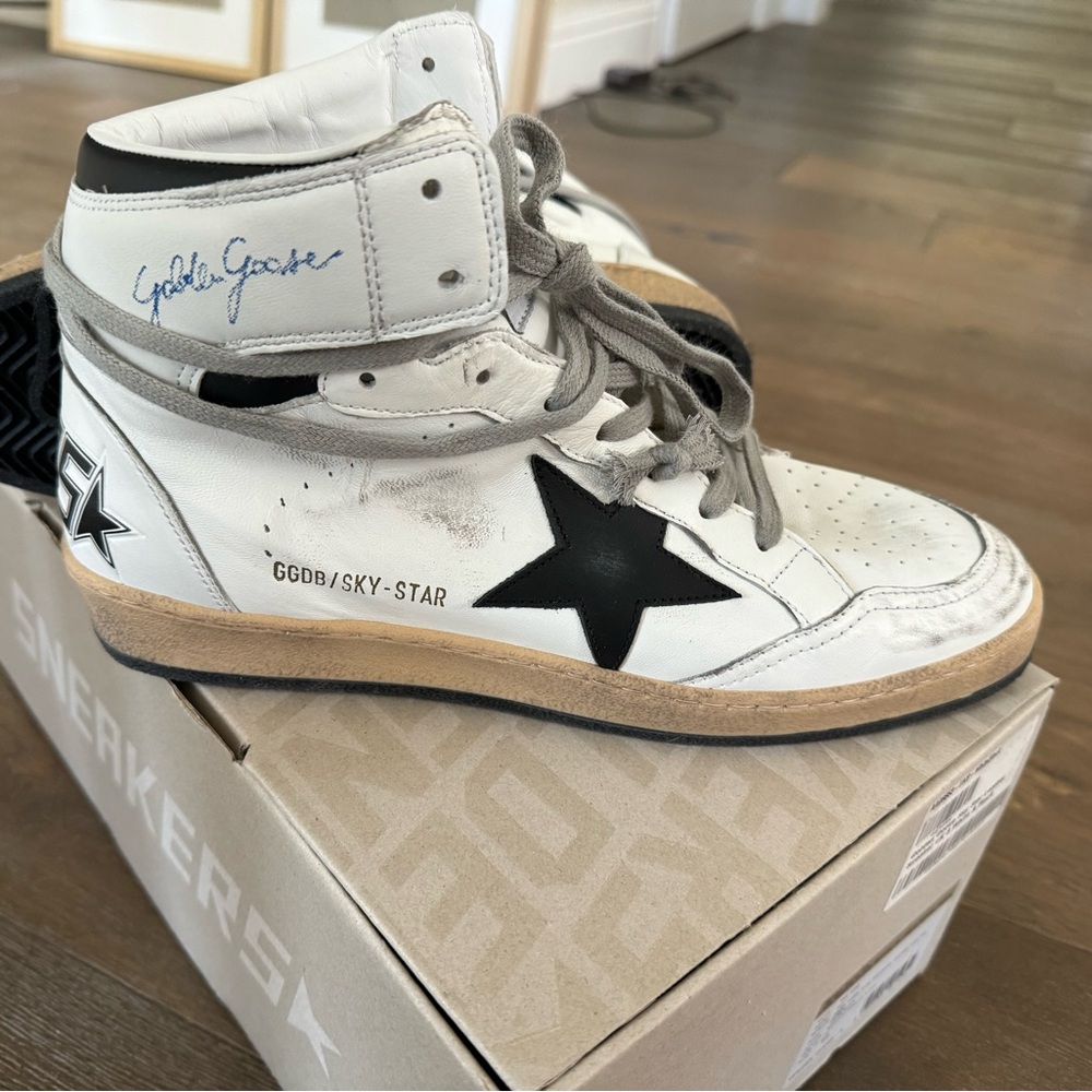 Golden Goose Sky Star size 9 or 42